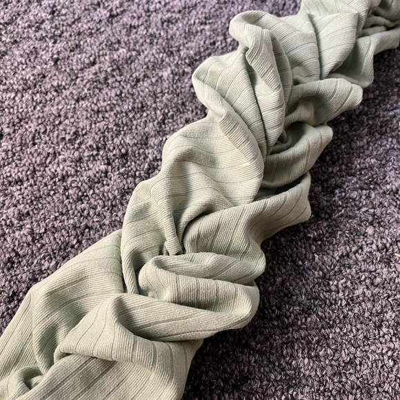 Long sleeve 2 Piece Set. Size Medium - Picture 5 of 5